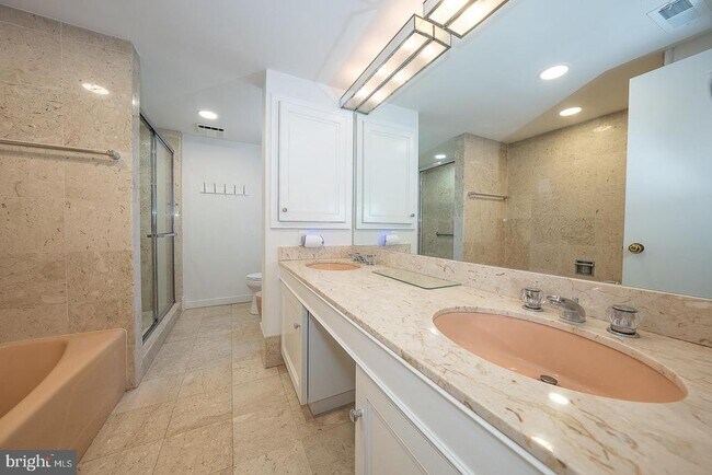 Building Photo - 39 Fairview Rd