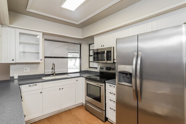 Building Photo - 8533 Gum Tree Ave