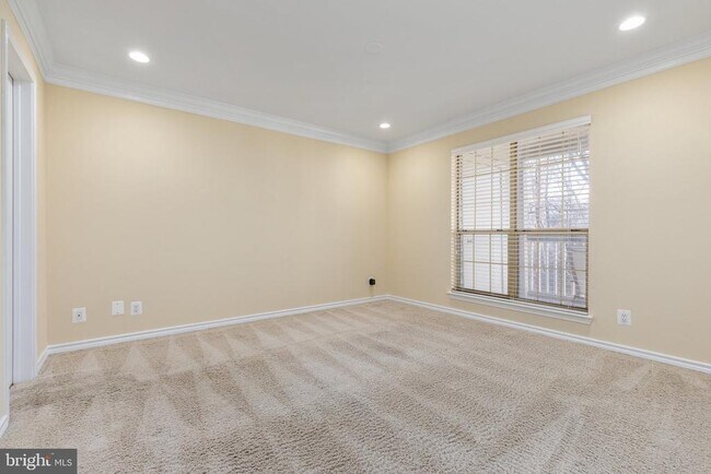 Building Photo - 3922 Penderview Dr