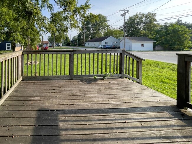 Building Photo - PRELEASING for AUGUST! Close to Campus