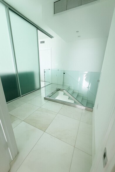 Building Photo - 900 Biscayne Blvd