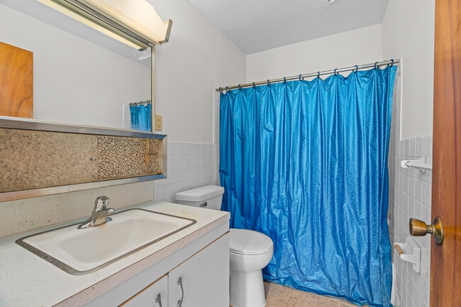 Building Photo - English Manor