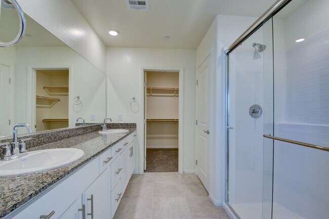 Building Photo - BRAND NEW BEAUTIFUL 4 BEDROOM!