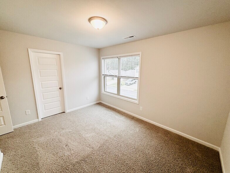 Building Photo - 27935 Chalmers Cir