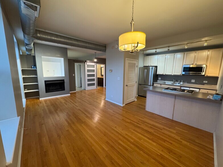 Main Room - 811 S Lytle St