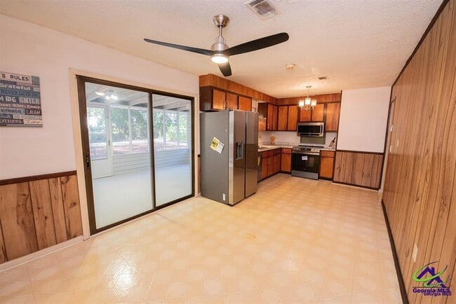 Building Photo - 111 Briarwood Dr