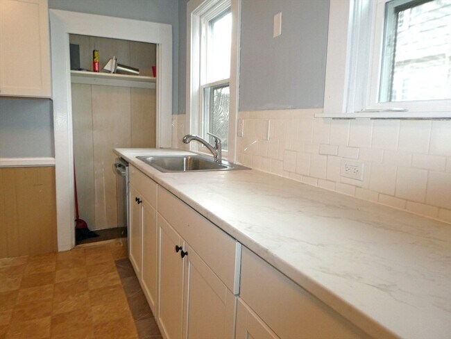 Building Photo - 55 Everett St