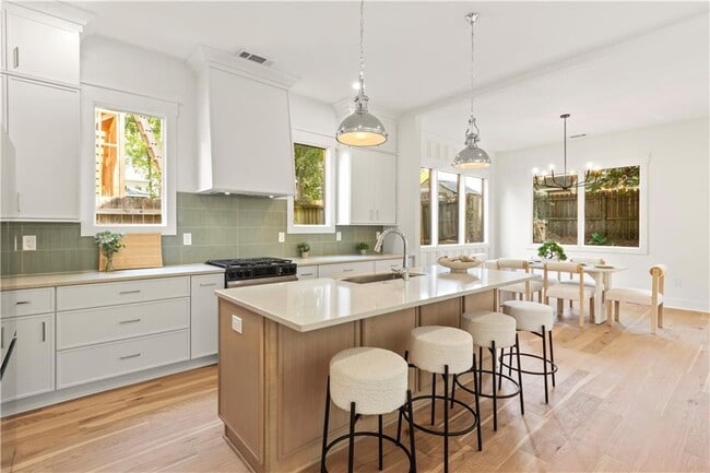 Building Photo - 205 Whitefoord Ave NE