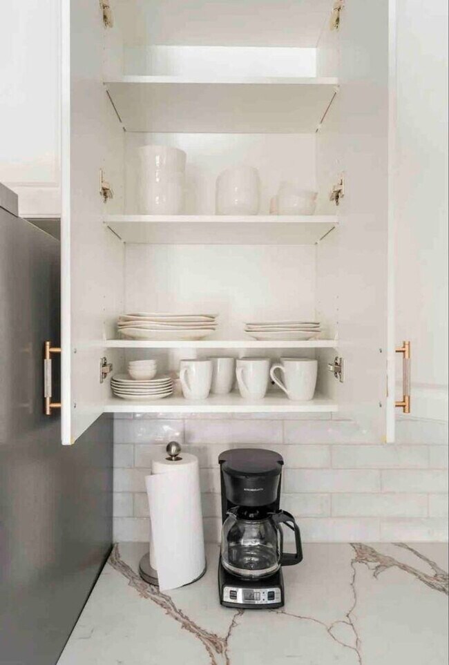 Building Photo - 1501 W Thomas St