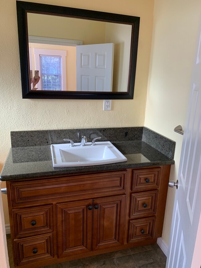 bathroom - 553 Lincoln Ave