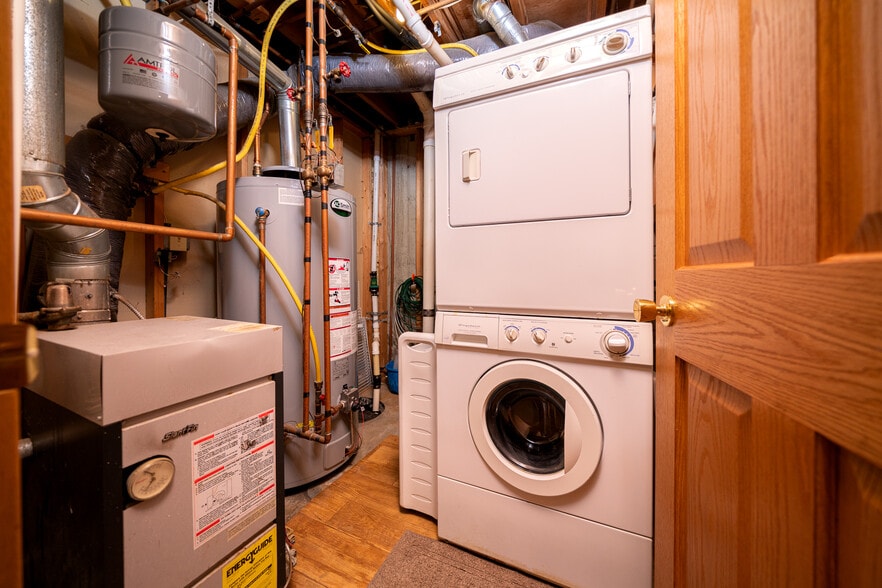 Washer/Dryer - 617 N Cedar St