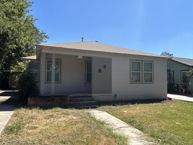 Building Photo - Super Cute, Newly Remodeled, 2bd/1bth hous...