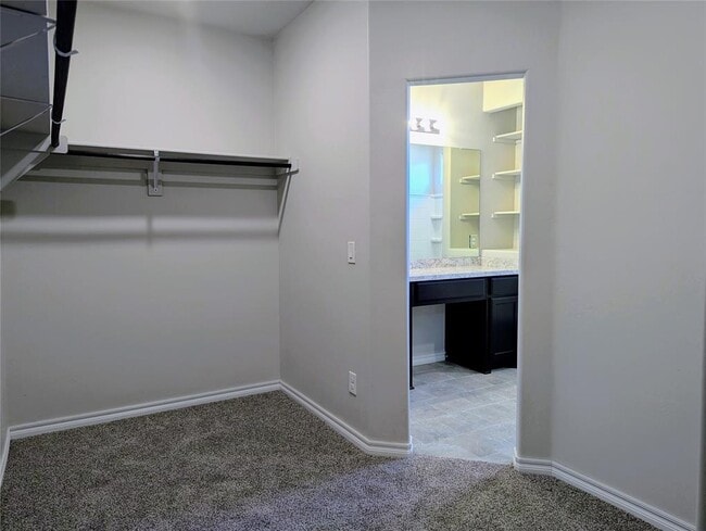 Building Photo - 13733 The Brook Blvd