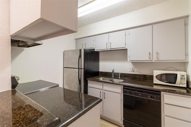 Building Photo - 4044 Buena Vista St