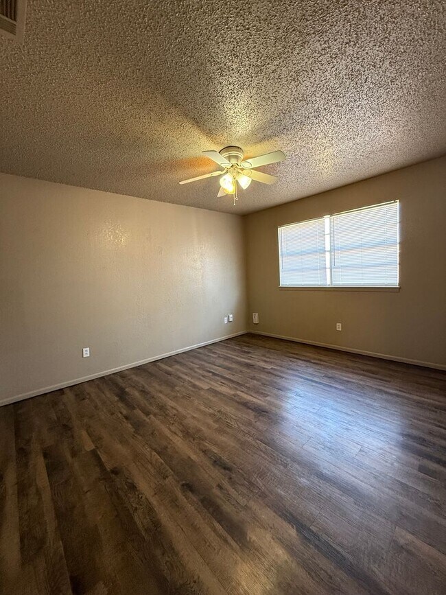 Building Photo - NorthWest Duplex