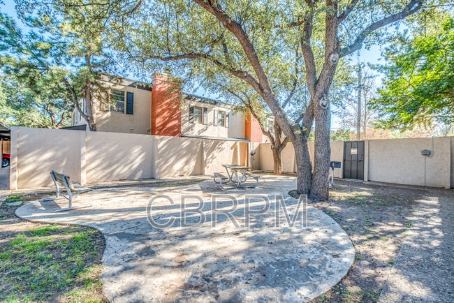 Building Photo - 5308 Kenosha Ave