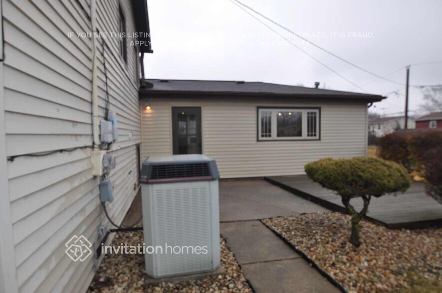 Building Photo - 5731 Lancaster Dr