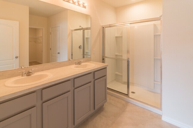 Building Photo - 462 St Georges Cir