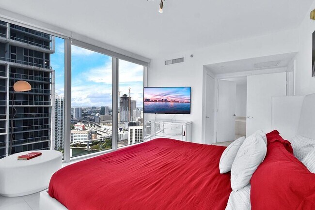 Building Photo - 475 Brickell Ave