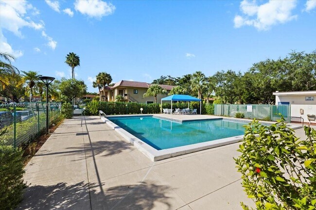 Building Photo - 302 Lakeview Dr