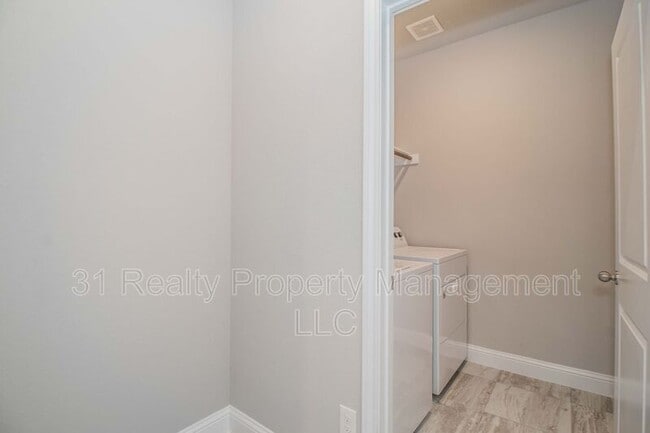 Building Photo - 1810 Quail Hollow