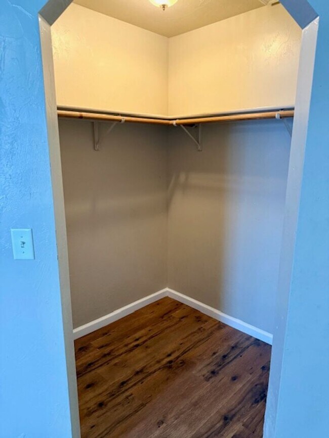 Building Photo - 3 Bedroom, 2 Bathroom 4-Plex