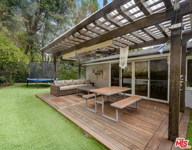 Building Photo - 20159 Hatteras St