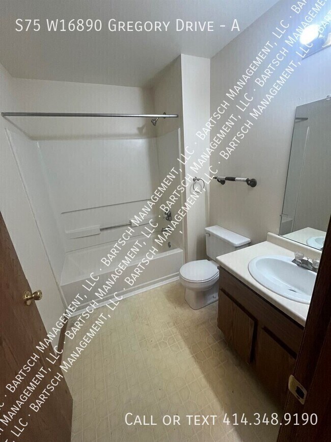 Building Photo - S75W16890-W16890 Gregory Dr