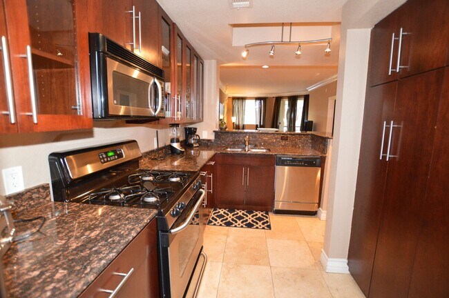 Building Photo - Meridian Furnished 2 Bed | 2 Bath Condo wi...