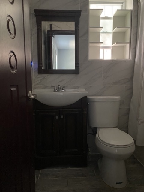 First bathroom - 515 Liberty Ave