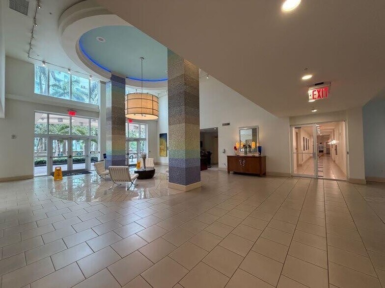 Building Photo - 2000 N Bayshore Dr