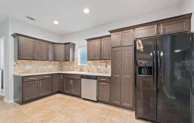 Building Photo - 10744 Creek Dr