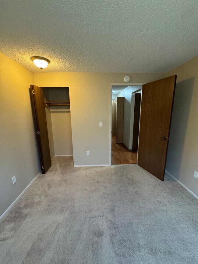 Building Photo - 10245 Jamestown Dr