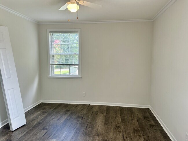 Building Photo - 3BD 1.5 BA HOUSE with Bonus Room  AVAILABL...