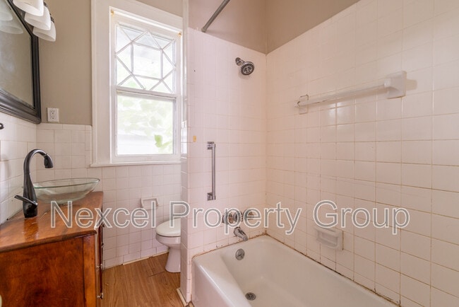 Building Photo - 2004 Walker Ave