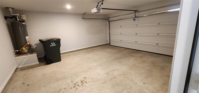 Building Photo - 344 Banyon Dr