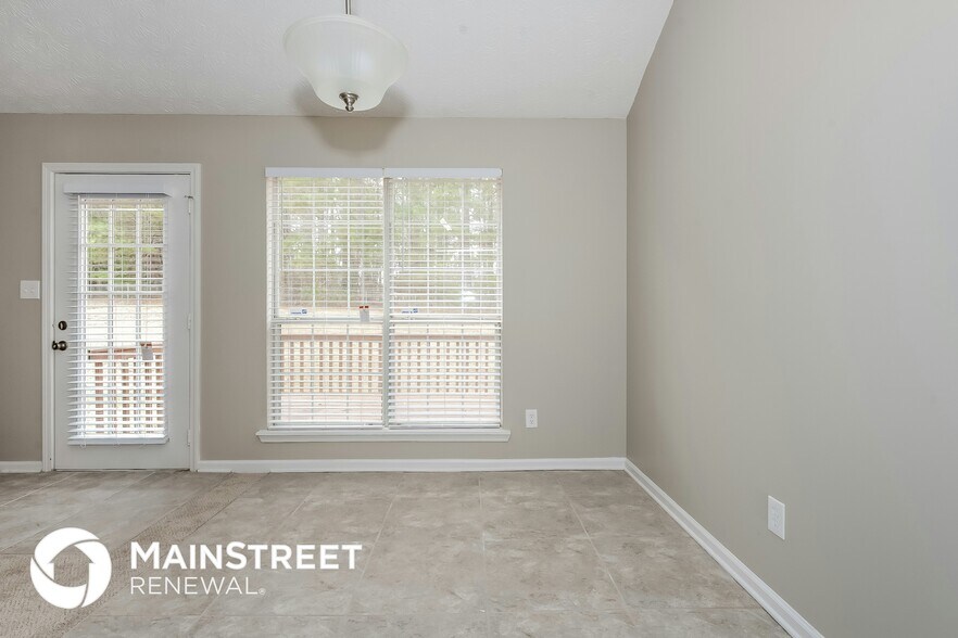 Building Photo - 18 Oakdale Dr