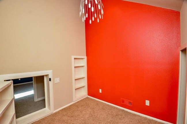 Building Photo - 2703 Bonnie Bray Dr