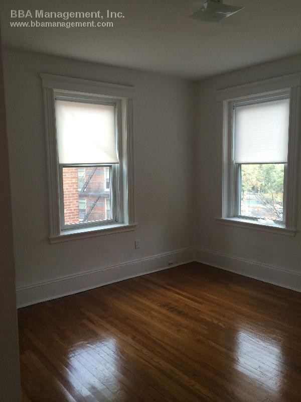 Building Photo - 120 Warren St