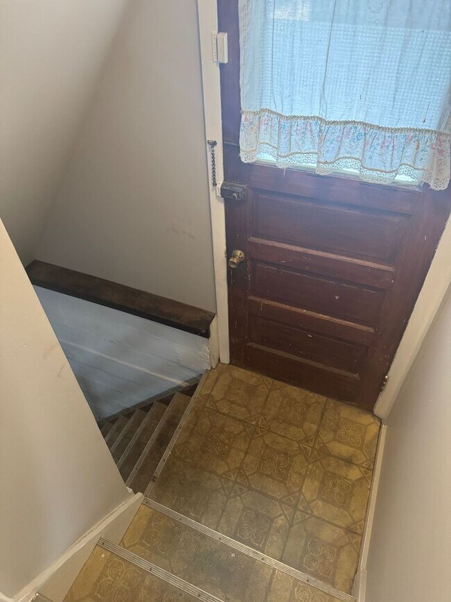 Building Photo - Well-Maintained 3-Bedroom Single-Family Home – $1,450 Rent | Cleveland