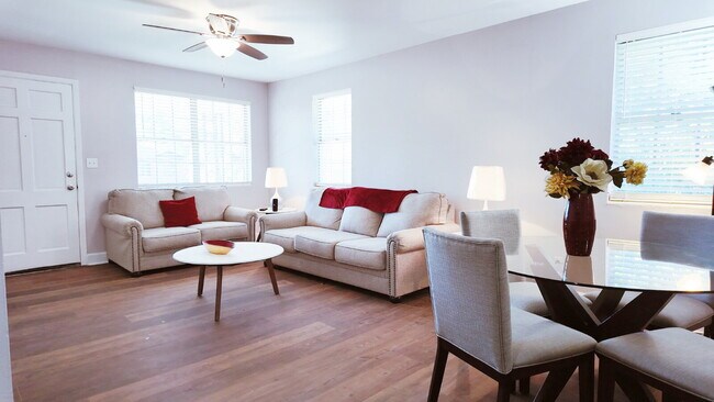 Building Photo - Newly Renovated 2 BR/1BA Luxury Apartment Home