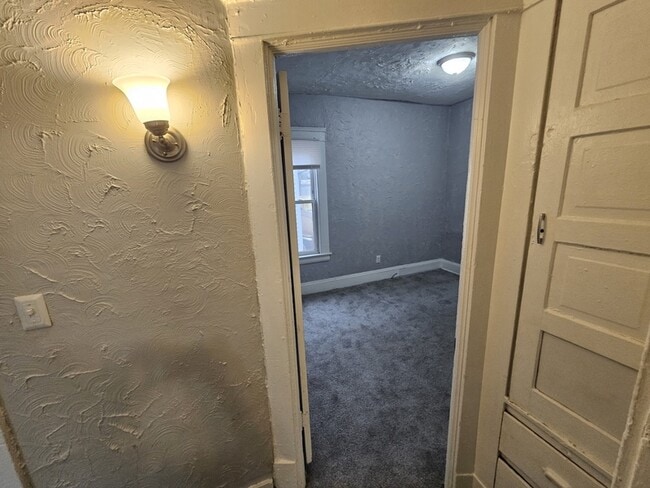 Building Photo - 10602 Earle Ave