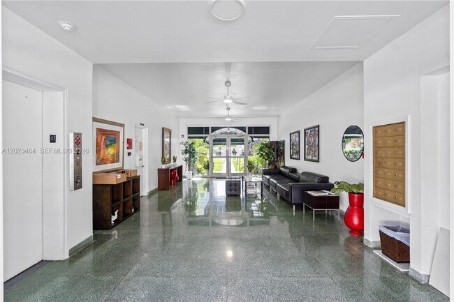Building Photo - 10190 Collins Ave