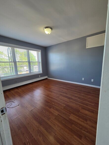 Building Photo - 389 Avenue E