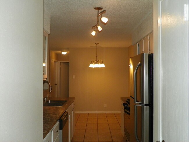 Building Photo - 410.412 Cypress Ln