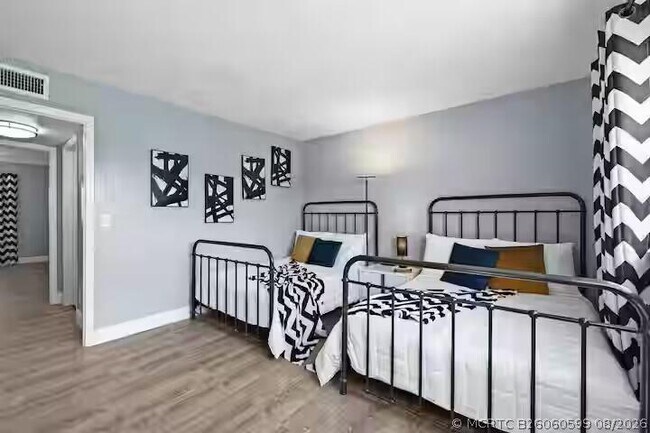 Building Photo - 2015 NW 37th Terrace
