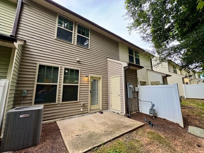 Building Photo - Crosstowne Townhome Available NOW!