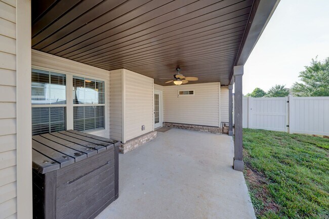 Building Photo - 1008 Meadowview Ln