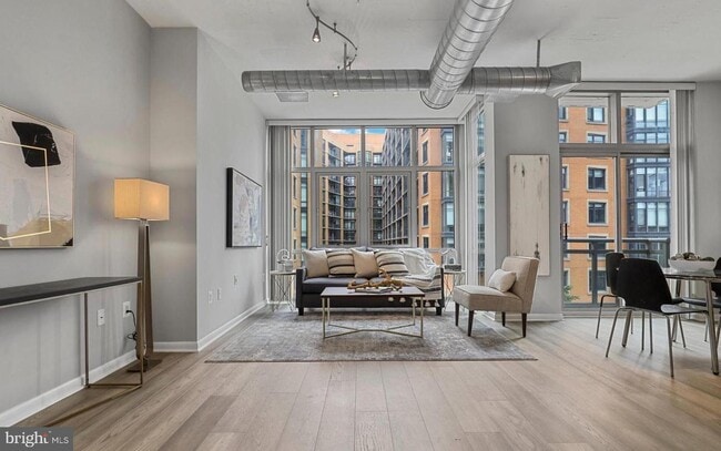 Building Photo - 811 4th St NW
