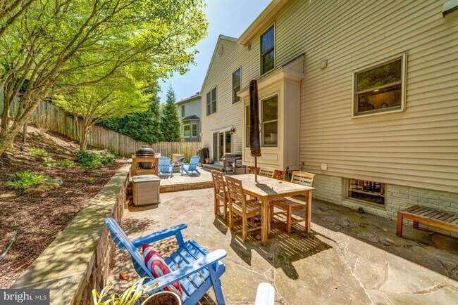 Building Photo - 13930 S Springs Dr